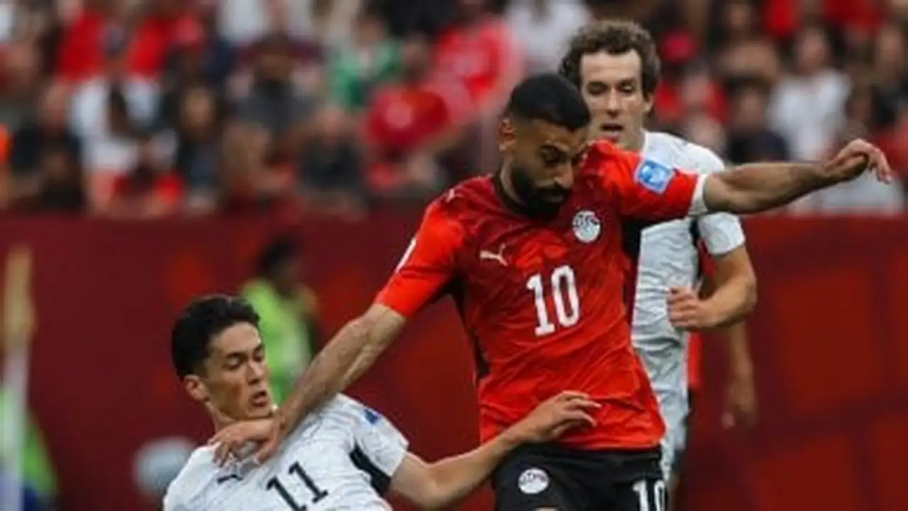 منتخب مصر ونيوزيلندا: لحظات مثيرة في بداية الشوط الثاني